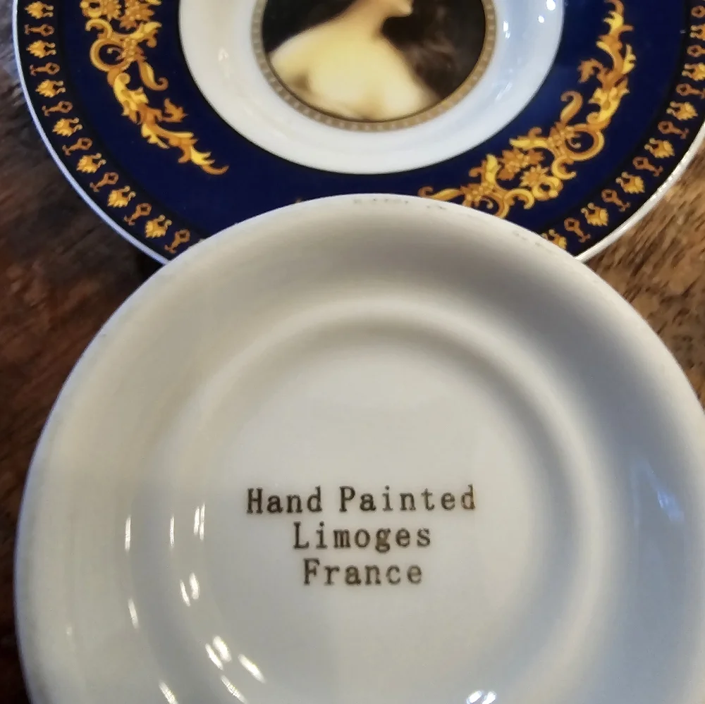 LIMOGES - HAND PAINTED - FINE PORCELAIN LADY IN CAMEO CUP SAUCER, SET OF FOUR - Picture 4 of 4